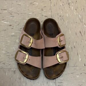 Arizona Big Buckle Nubuck Leather in Soft Pink